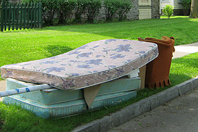 bulk-trash-on-curb