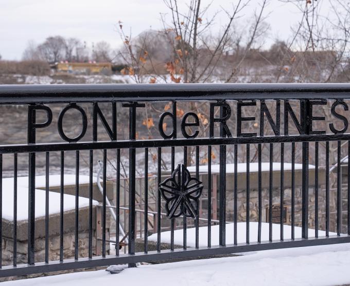 Photo of the Pont de Renne Bridge sign in downtown Rochester.
